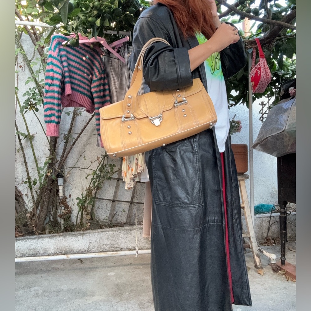Elegant Tan color 90s rectangle bag